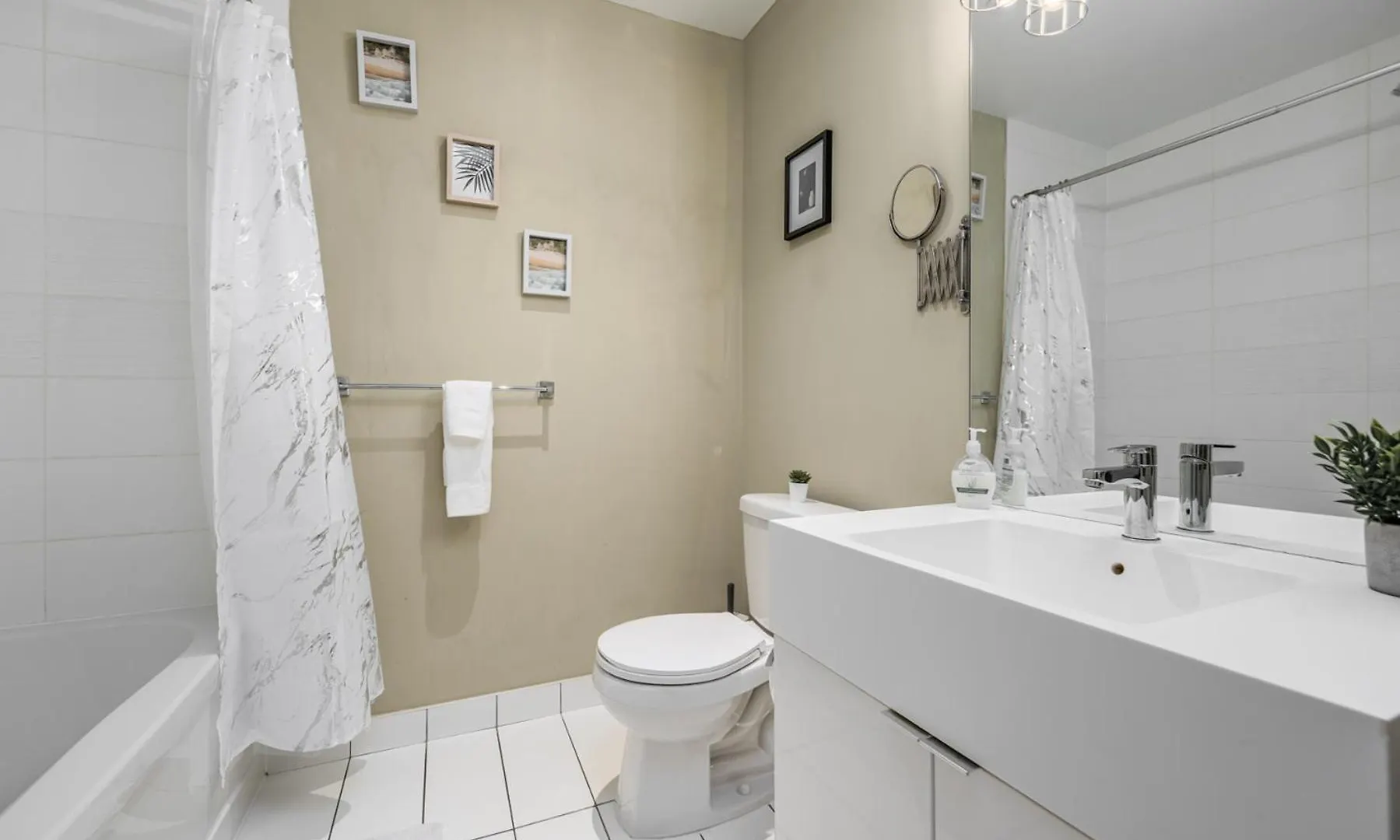 Iceboat Suites Toronto 0*,