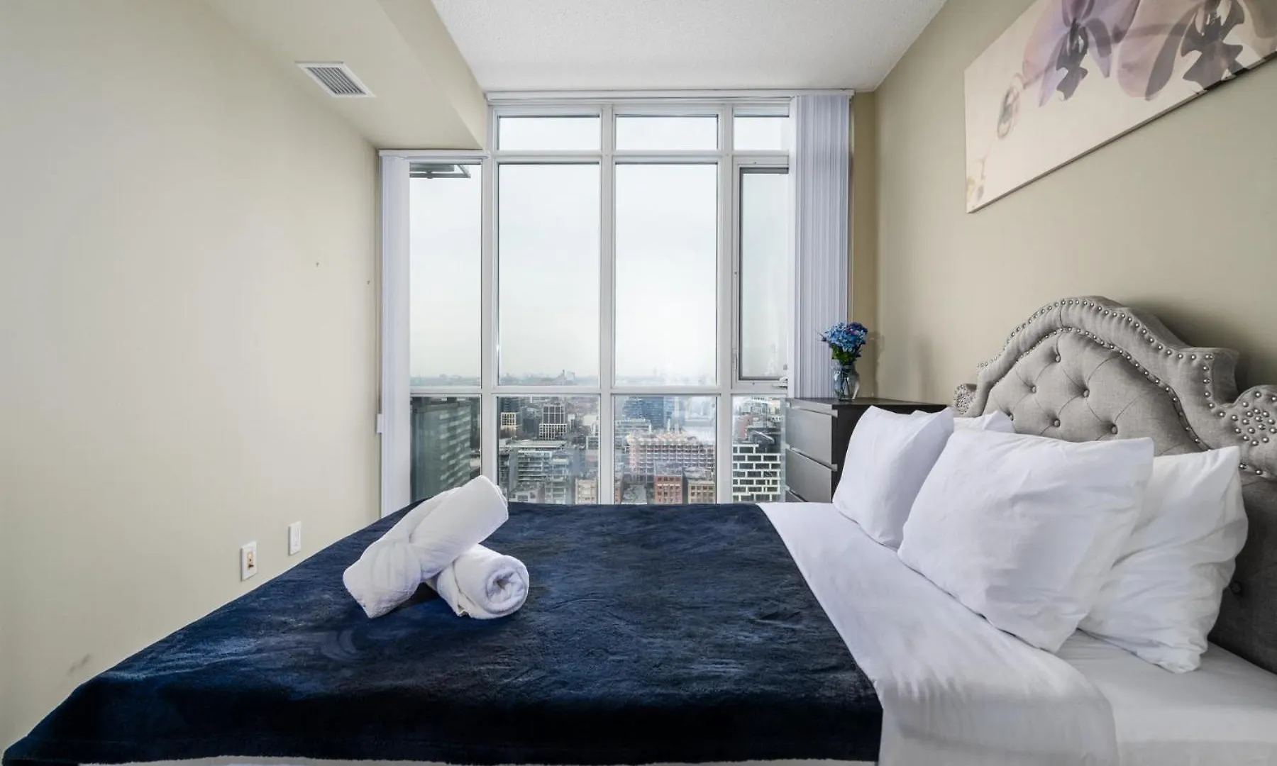 Iceboat Suites Toronto 0*,